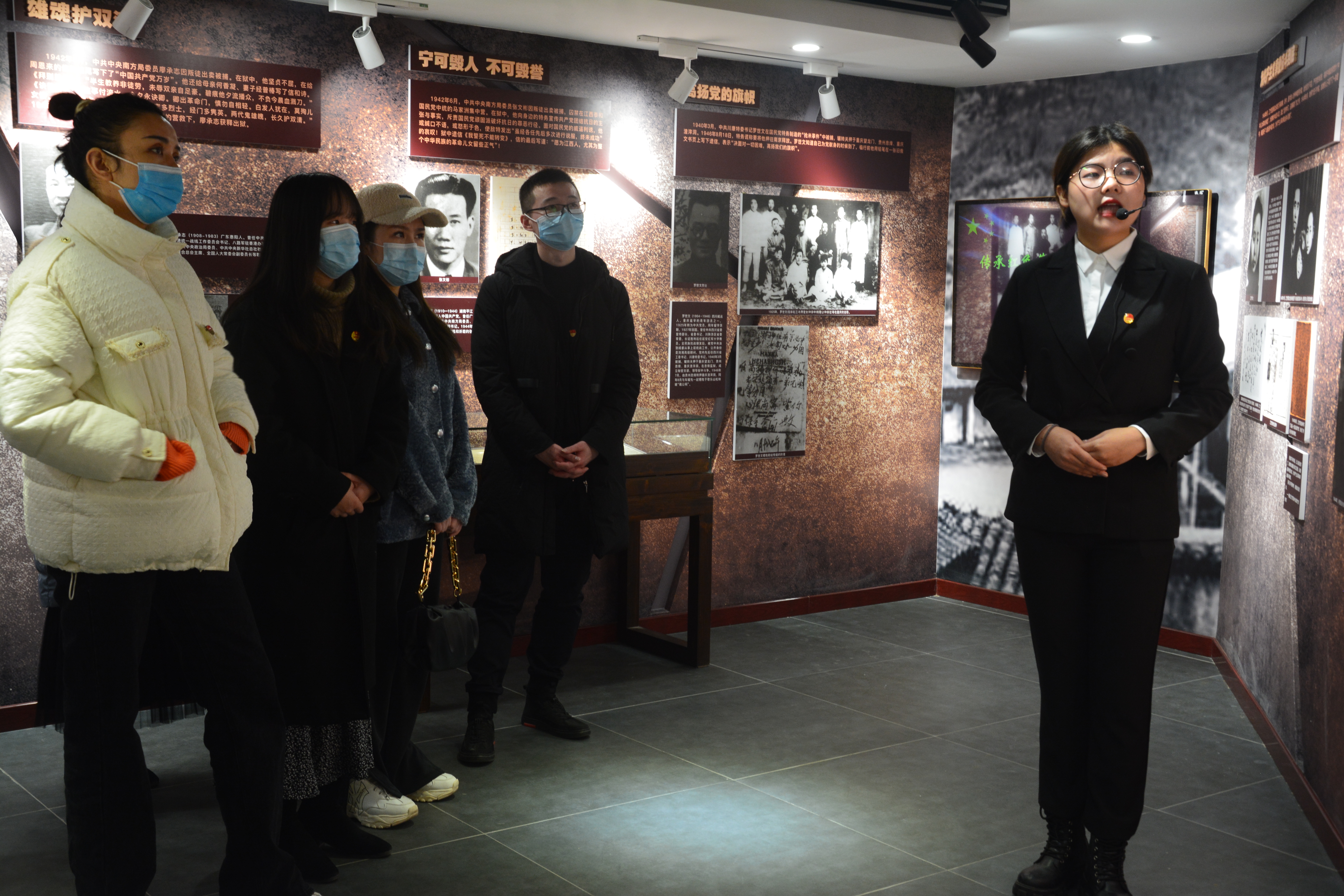 【四史教育】我院教师党员代表参观红岩文化室