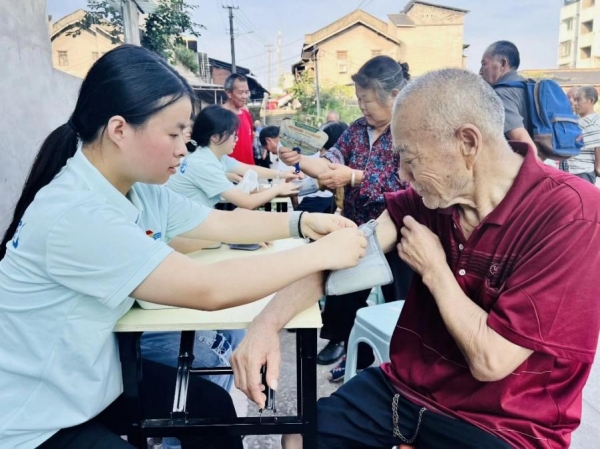 ​【三下乡】我的“三下乡”印记④｜青春力量护银发，义诊服务惠尖山