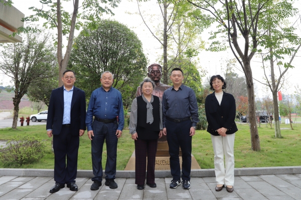 陶行知孙女陶铮一行莅临重庆应用技术职业学院参观交流