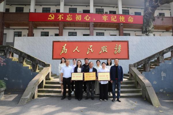 党建统领 赶考亮卷  党建铸魂强堡垒 聚焦特色强品牌 ——互联网信息学院党支部与太和镇亭子村搭建党建共建支部