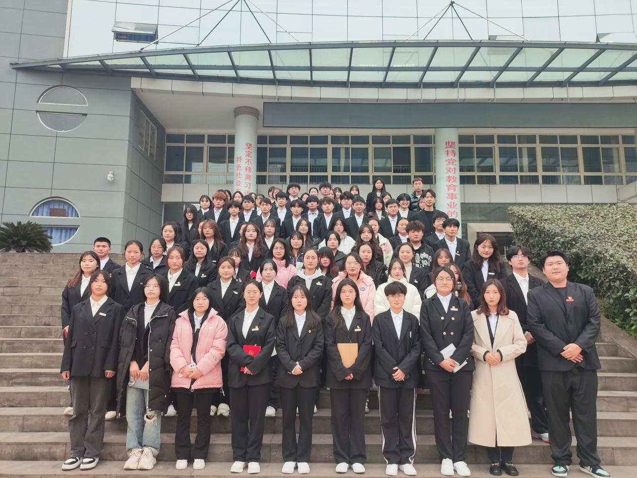 学校“青马工程”开展专题讲座